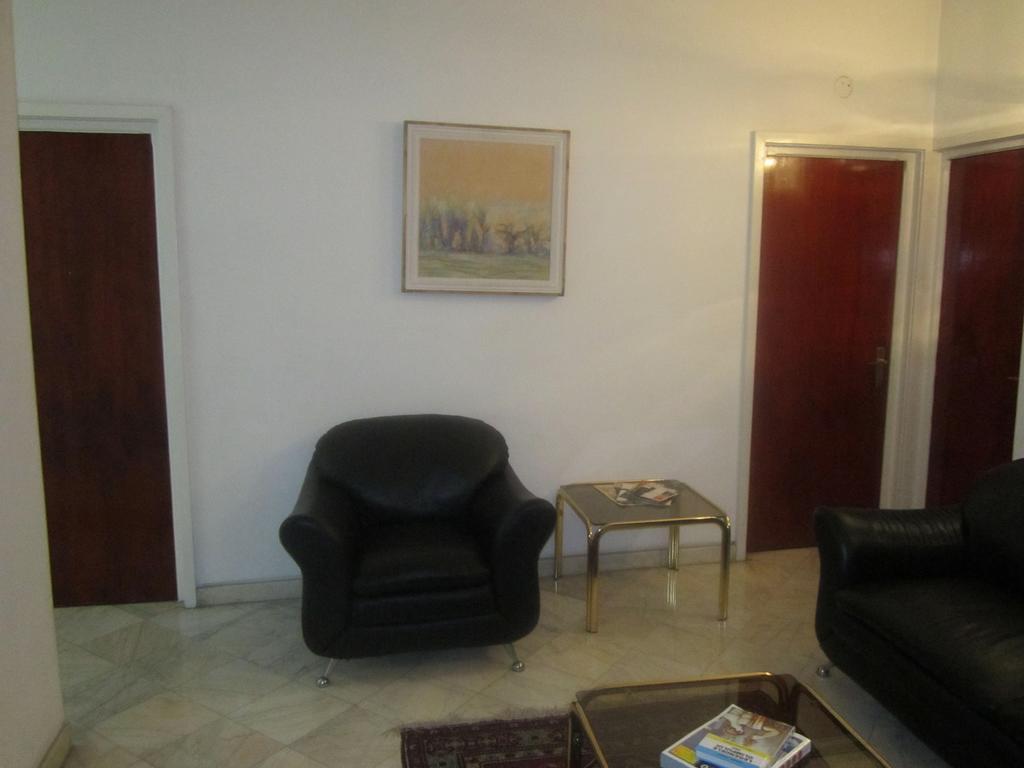 Pensiunea Helvetia Bucharest Luaran gambar