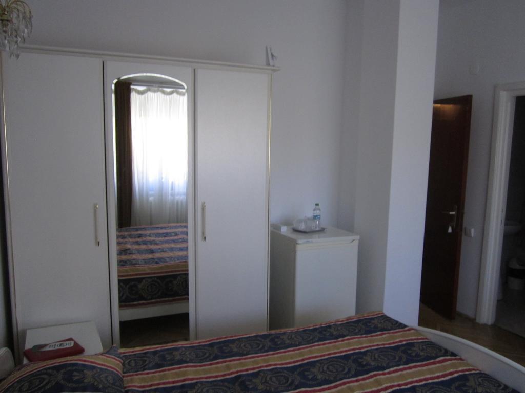 Pensiunea Helvetia Bucharest Bilik gambar