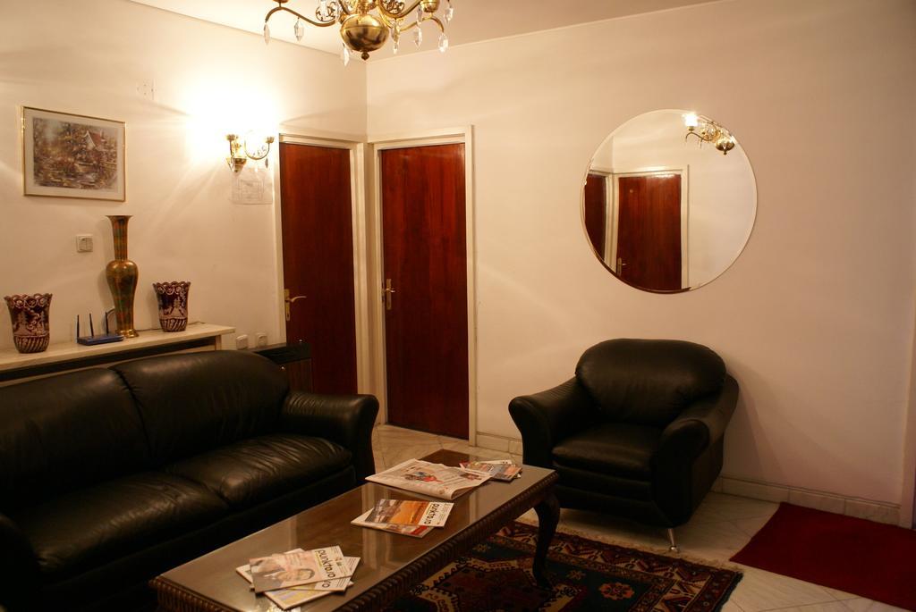 Pensiunea Helvetia Bucharest Luaran gambar